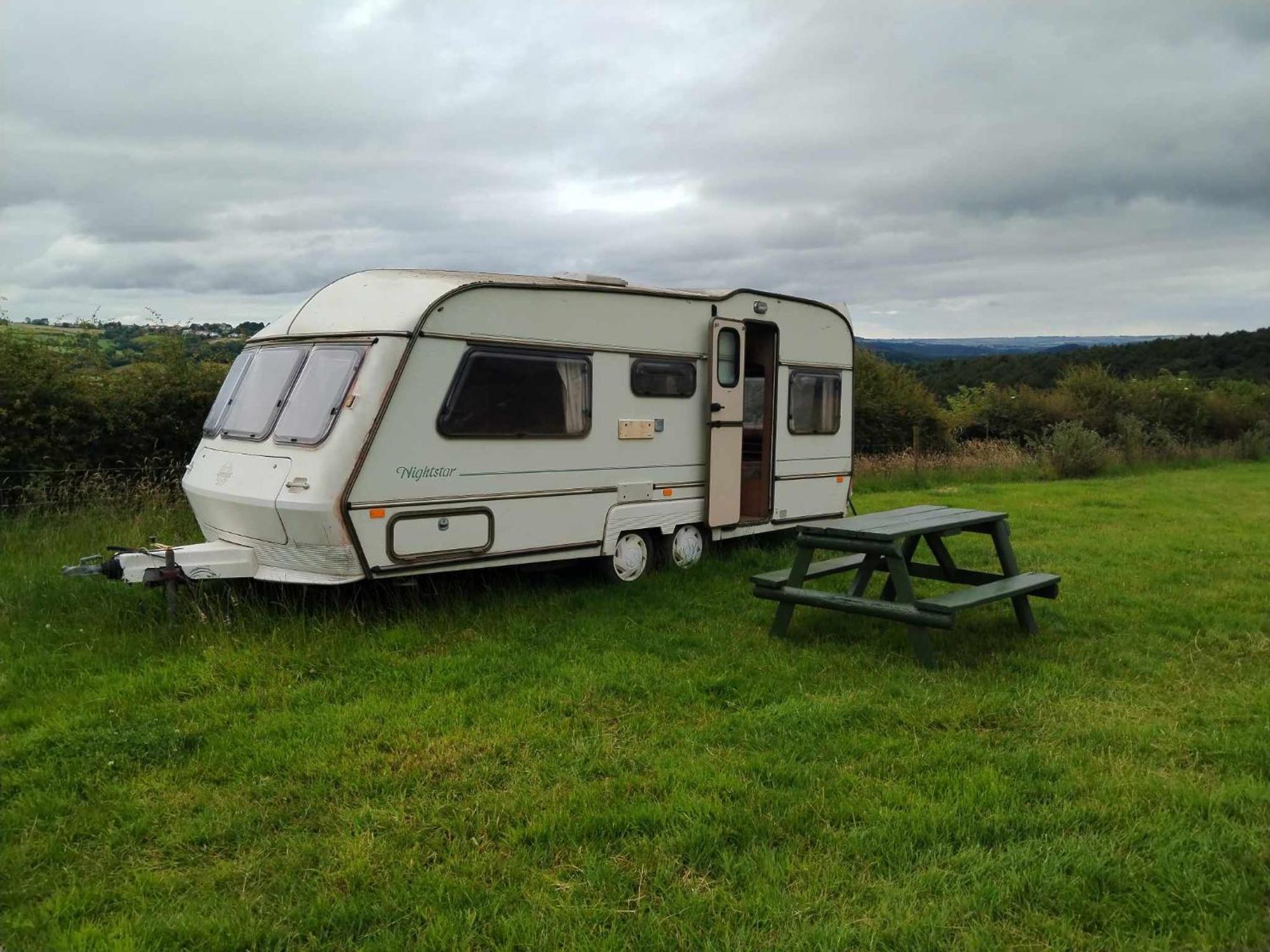 Caravan In The Peak District Campsite *