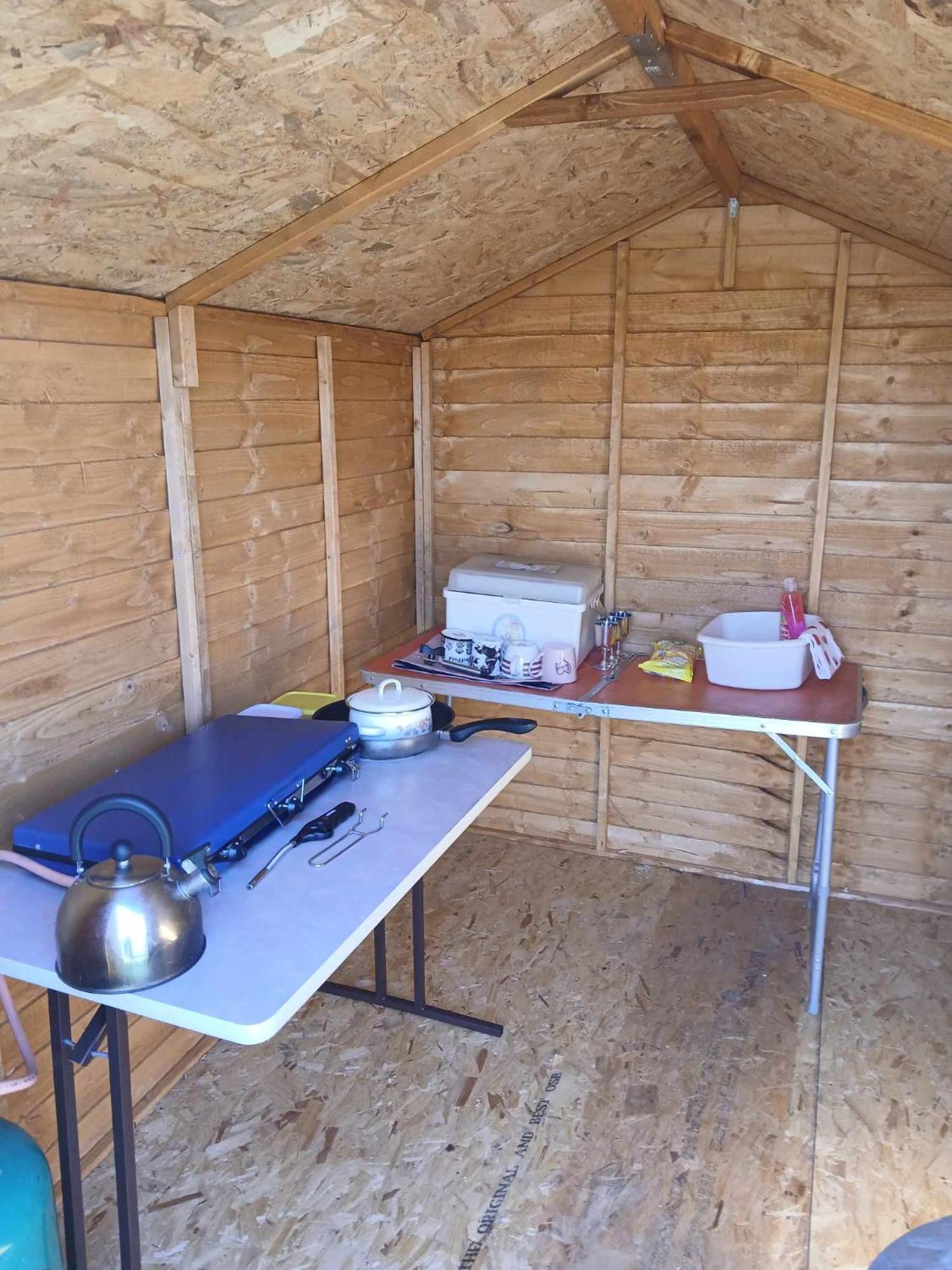 Caravan In The Peak District Campsite *
